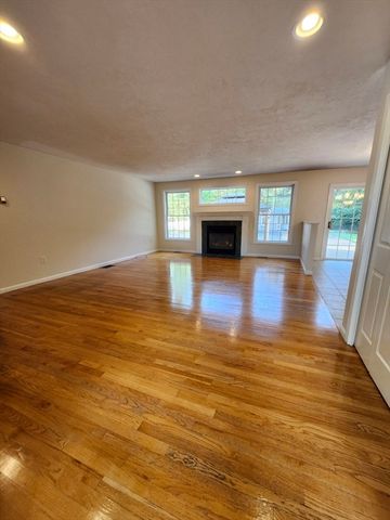 20 Woodridge Rd, Millbury, MA 01527