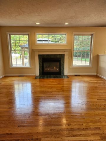 20 Woodridge Rd, Millbury, MA 01527