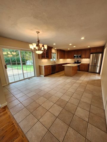 20 Woodridge Rd, Millbury, MA 01527