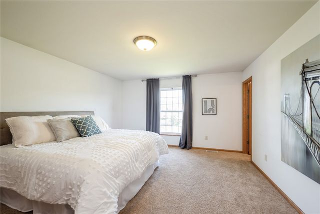 2622 Navajo Ave SW, Cedar Rapids, IA 52404