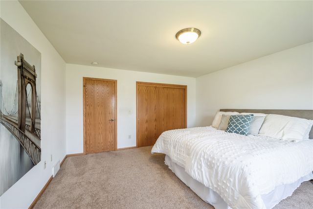 2622 Navajo Ave SW, Cedar Rapids, IA 52404