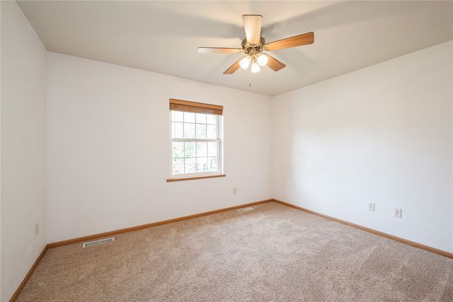 2622 Navajo Ave SW, Cedar Rapids, IA 52404