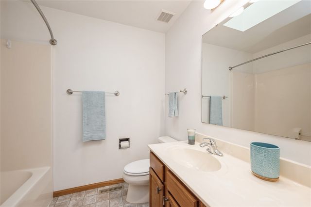 2622 Navajo Ave SW, Cedar Rapids, IA 52404