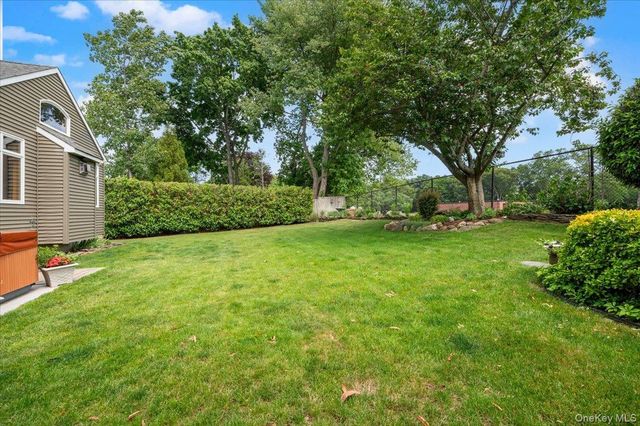 40 Sherman Drive, Syosset, NY 11791