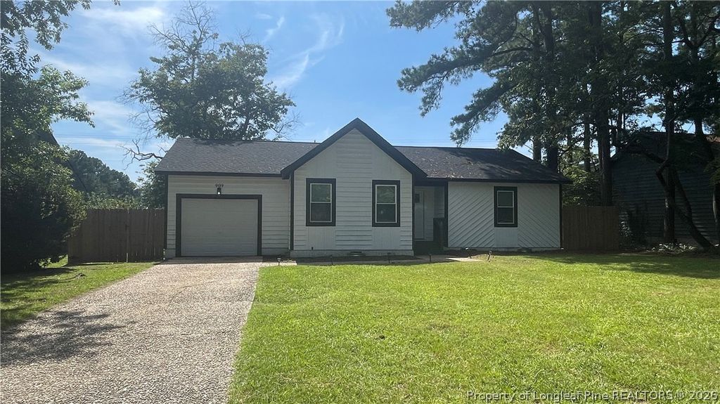 909 Whitcomb Drive, Fayetteville, NC 28311 — exterior