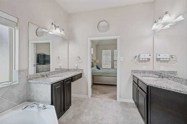 824 Water Garden Circle, Little Elm, TX 75068