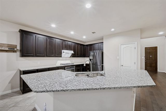 824 Water Garden Circle, Little Elm, TX 75068