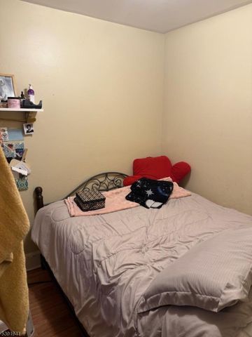 48 2nd St, Somerville Boro, NJ 08876