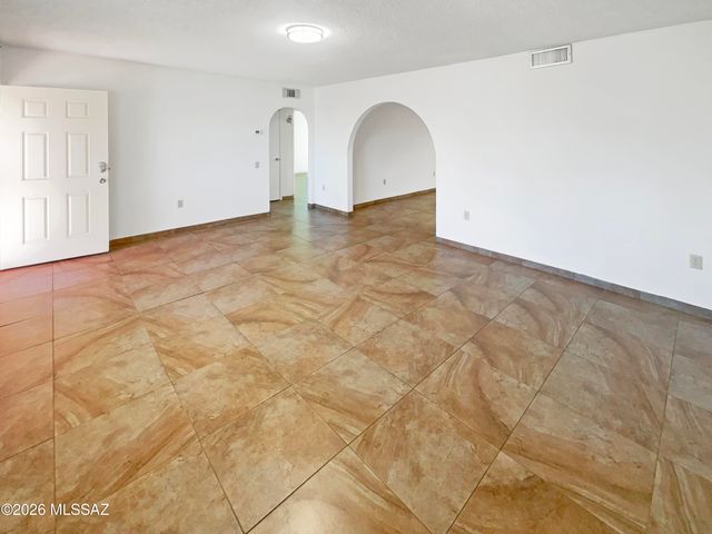 2016 S San Vincent Drive, Green Valley, AZ 85614