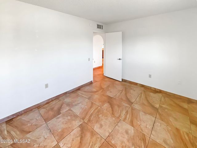 2016 S San Vincent Drive, Green Valley, AZ 85614