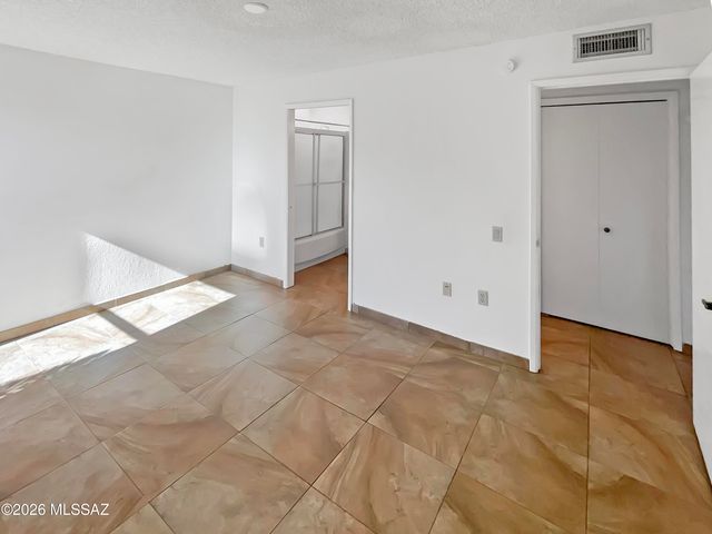 2016 S San Vincent Drive, Green Valley, AZ 85614