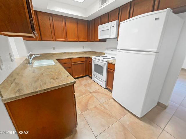 2016 S San Vincent Drive, Green Valley, AZ 85614