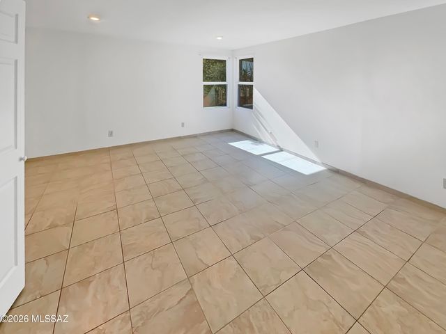 2016 S San Vincent Drive, Green Valley, AZ 85614