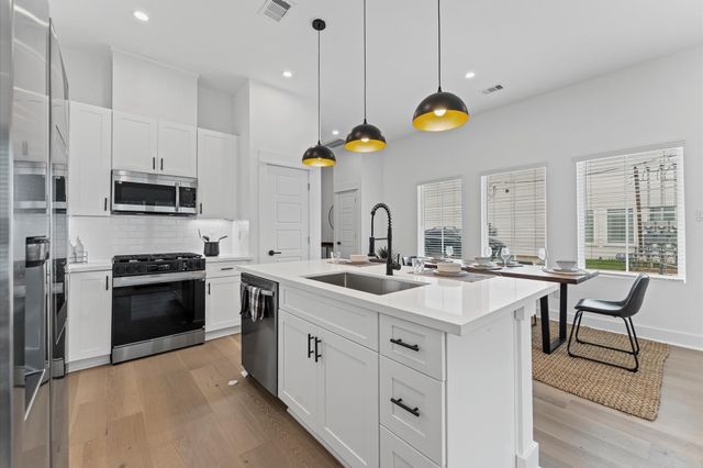 332 Neyland Street, Houston, TX 77022