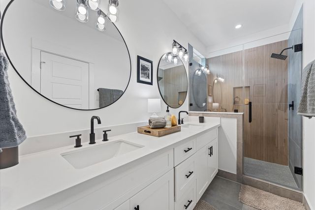 332 Neyland Street, Houston, TX 77022