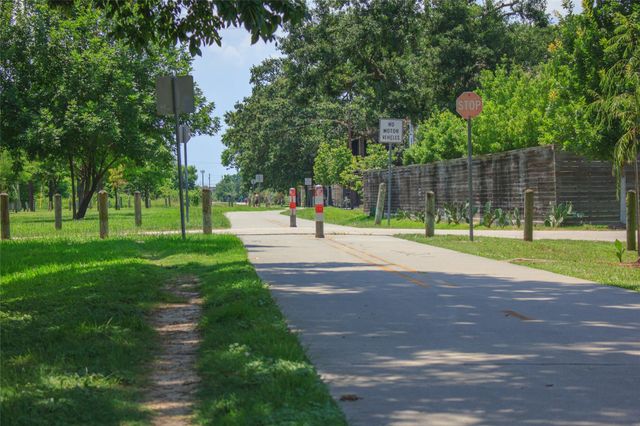 332 Neyland Street, Houston, TX 77022