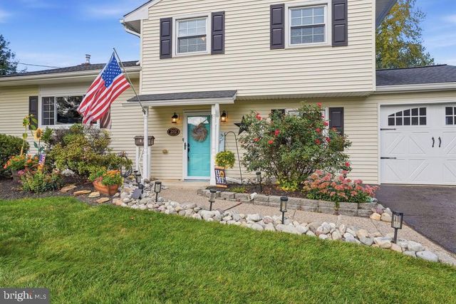 232 MIDWAY DR, Morrisville, PA 19067