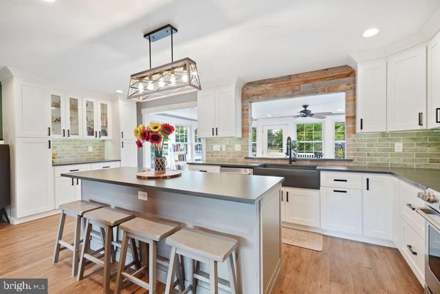 232 MIDWAY DR, Morrisville, PA 19067