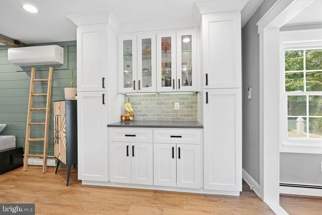 232 MIDWAY DR, Morrisville, PA 19067