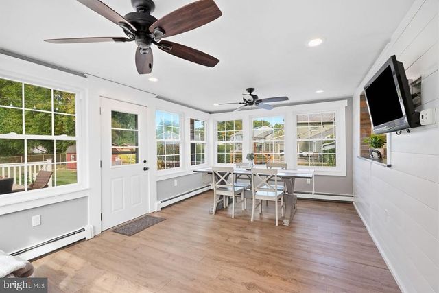 232 MIDWAY DR, Morrisville, PA 19067
