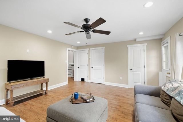 232 MIDWAY DR, Morrisville, PA 19067