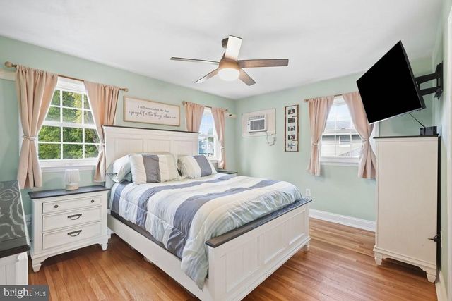 232 MIDWAY DR, Morrisville, PA 19067