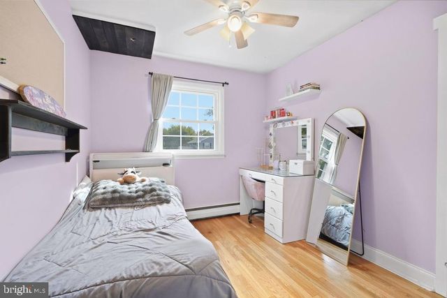 232 MIDWAY DR, Morrisville, PA 19067