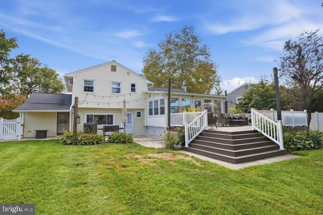 232 MIDWAY DR, Morrisville, PA 19067