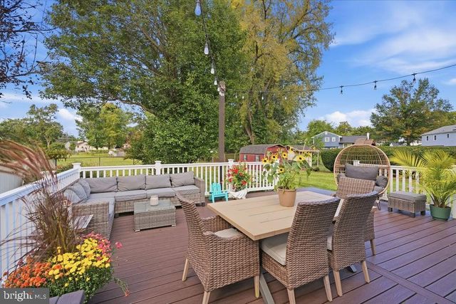 232 MIDWAY DR, Morrisville, PA 19067