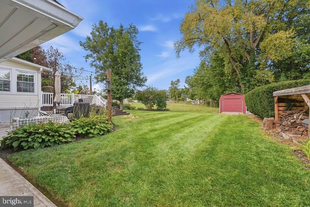 232 MIDWAY DR, Morrisville, PA 19067