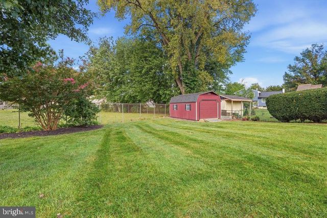 232 MIDWAY DR, Morrisville, PA 19067