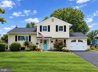 232 MIDWAY DR, Morrisville, PA 19067