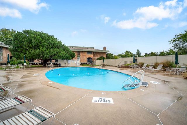 4117 W Rivers Edge CIRCLE #1, Brown Deer, WI 53209