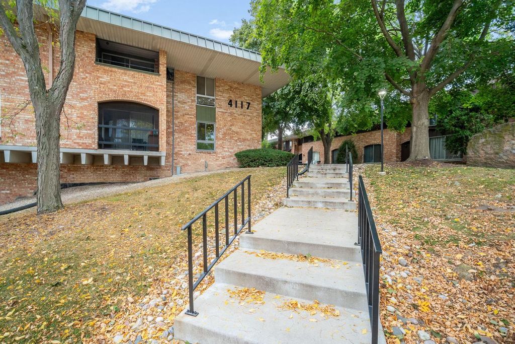 4117 W Rivers Edge CIRCLE #1, Brown Deer, WI 53209