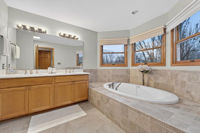 8454 Northview DRIVE, Pleasant Prairie, WI 53158