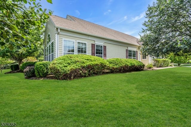 106 Stone Manor Dr, Franklin Twp., NJ 08873