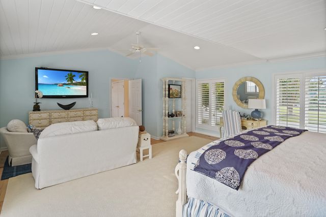 392 Carrs Point LN, Moneta, VA 24121