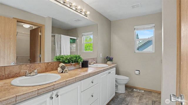1340 57th Drive SE, Auburn, WA 98092
