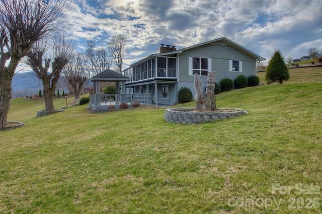 220 Grand View Lane, Burnsville, NC 28714