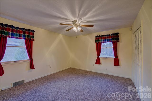 220 Grand View Lane, Burnsville, NC 28714