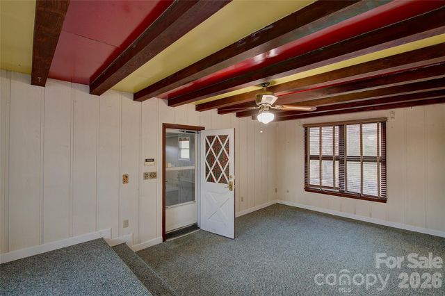 220 Grand View Lane, Burnsville, NC 28714