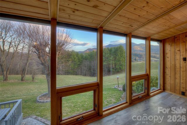 220 Grand View Lane, Burnsville, NC 28714