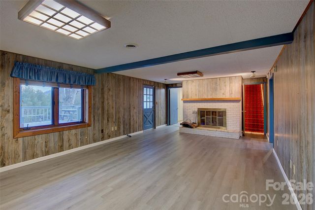 220 Grand View Lane, Burnsville, NC 28714