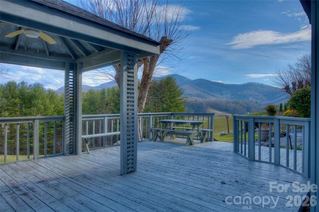 220 Grand View Lane, Burnsville, NC 28714