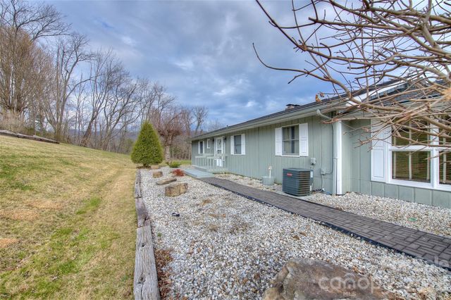 220 Grand View Lane, Burnsville, NC 28714