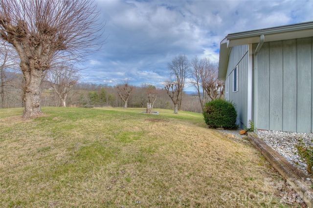 220 Grand View Lane, Burnsville, NC 28714