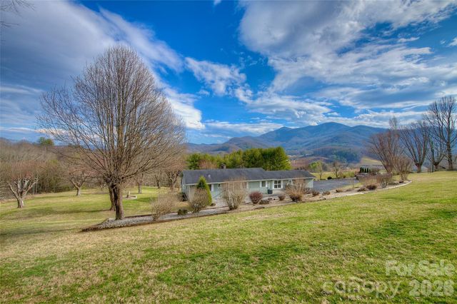 220 Grand View Lane, Burnsville, NC 28714