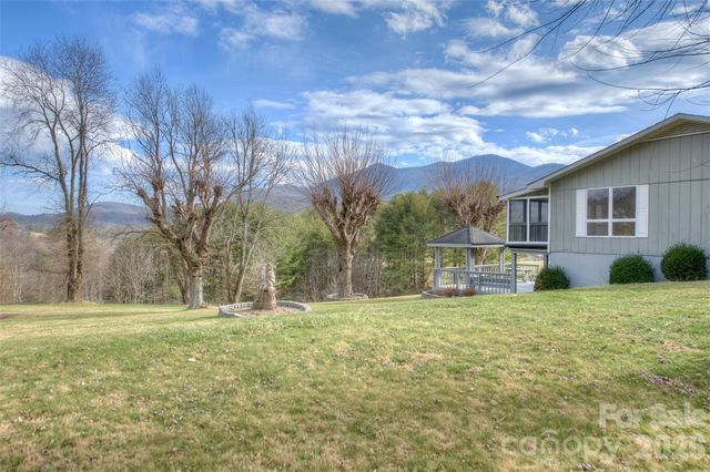 220 Grand View Lane, Burnsville, NC 28714