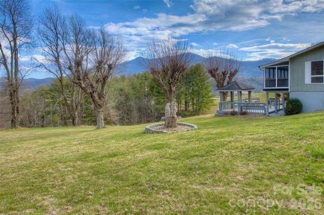 220 Grand View Lane, Burnsville, NC 28714