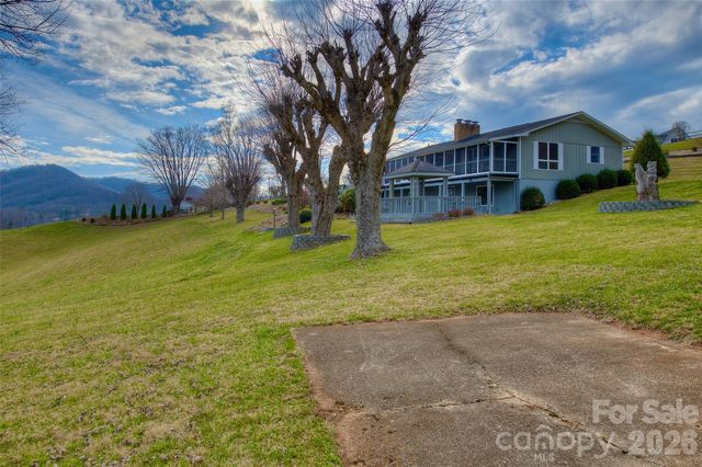 220 Grand View Lane, Burnsville, NC 28714